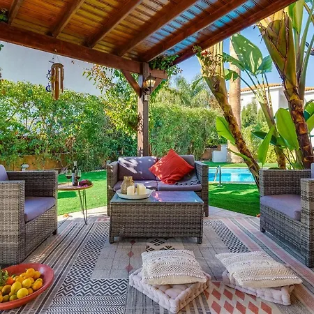 & Poetry Villa *