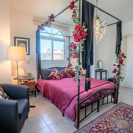 & Poetry Villa *